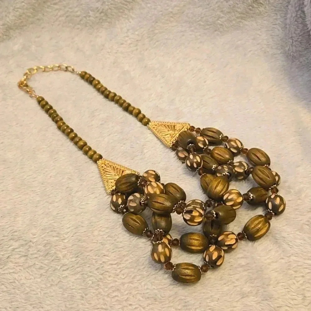 #384 Necklace gold tone and wood